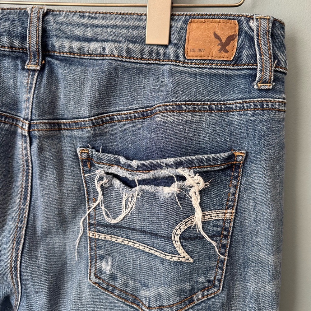 American Eagle Tomgirl Destroyed Jeans with Raw Hem. Stretch. Women’s 8 - Picture 8 of 11